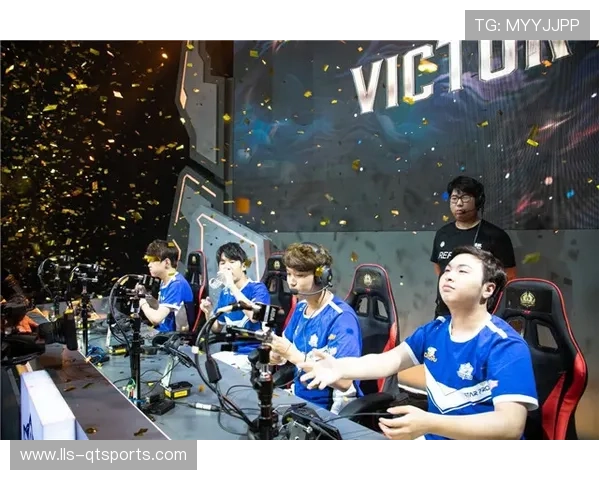 U10男子俱乐部阳光组上海协和烈焰俱乐部夺冠，队员分享获胜喜悦