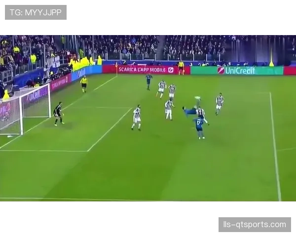 欧冠转播方测试新型战术俯瞰镜头,为观众更好呈现整体防守阵型移动 欧冠转播方测试新型战术俯瞰镜头,为观众更好呈现整体防守阵型移动